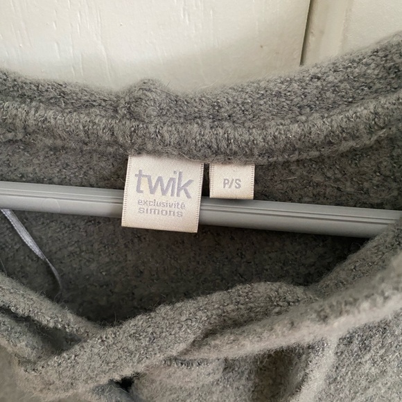 Grey Sweater - Picture 3 of 3